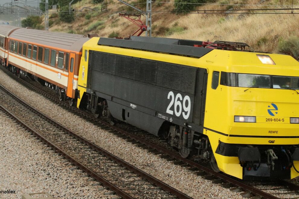 DAE70D12-6EB4-4E5C-A3E5-7EA0F66F155F