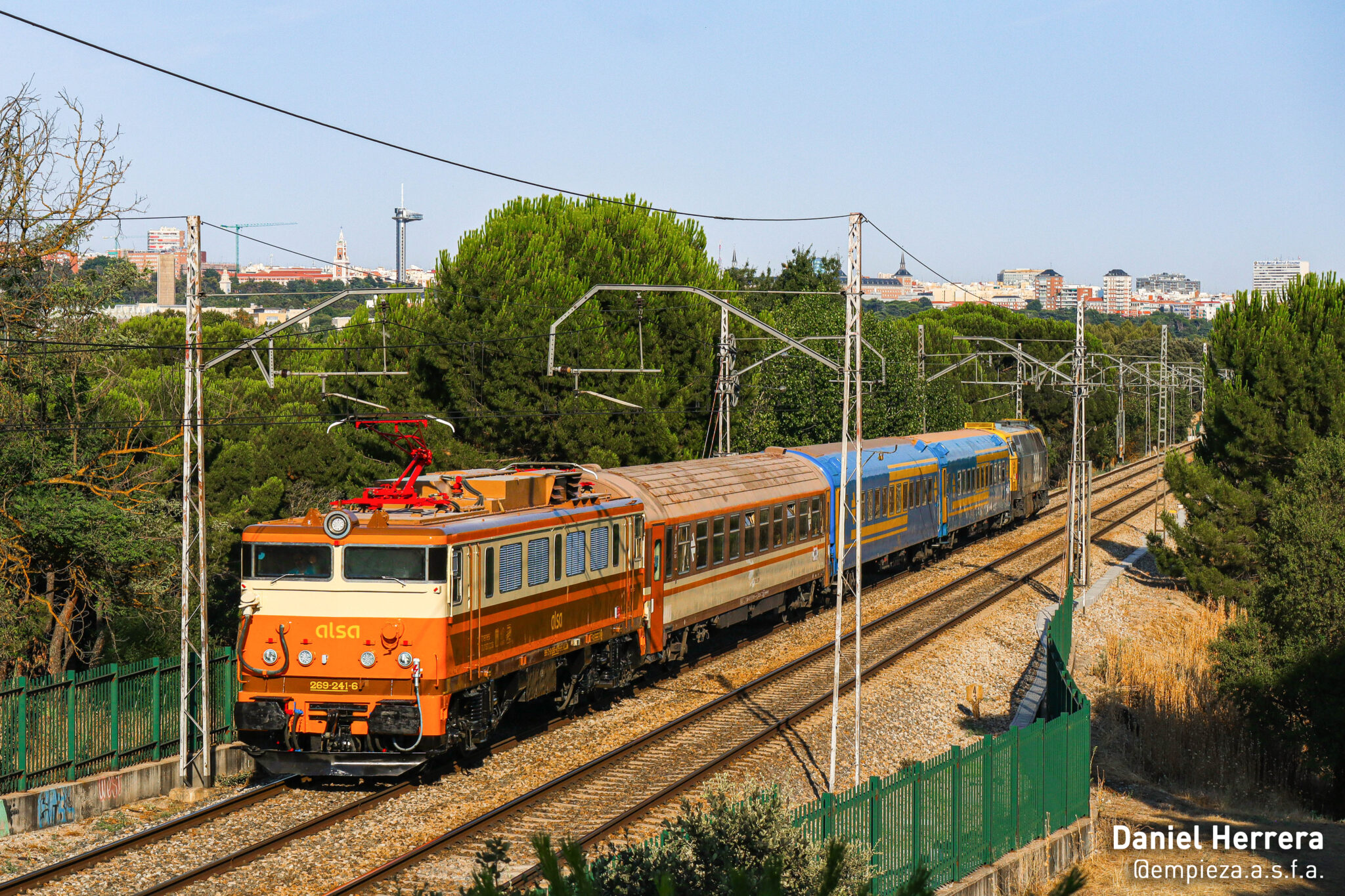 [Imagen: Danyhees006-2_firma-2048x1365.jpg]